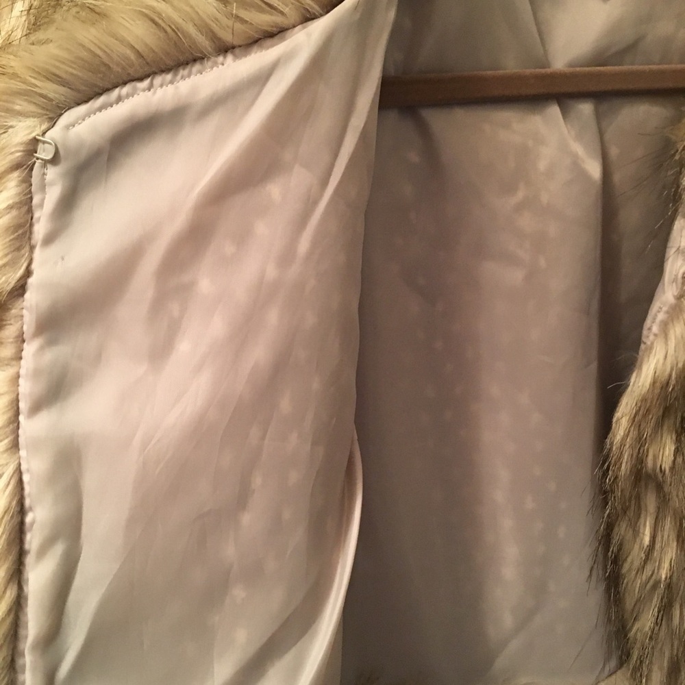 Jennifer Lopez Cropped Faux Fur Cap Sleeve Vest Small Multi Brown Tan - Picture 4 of 5